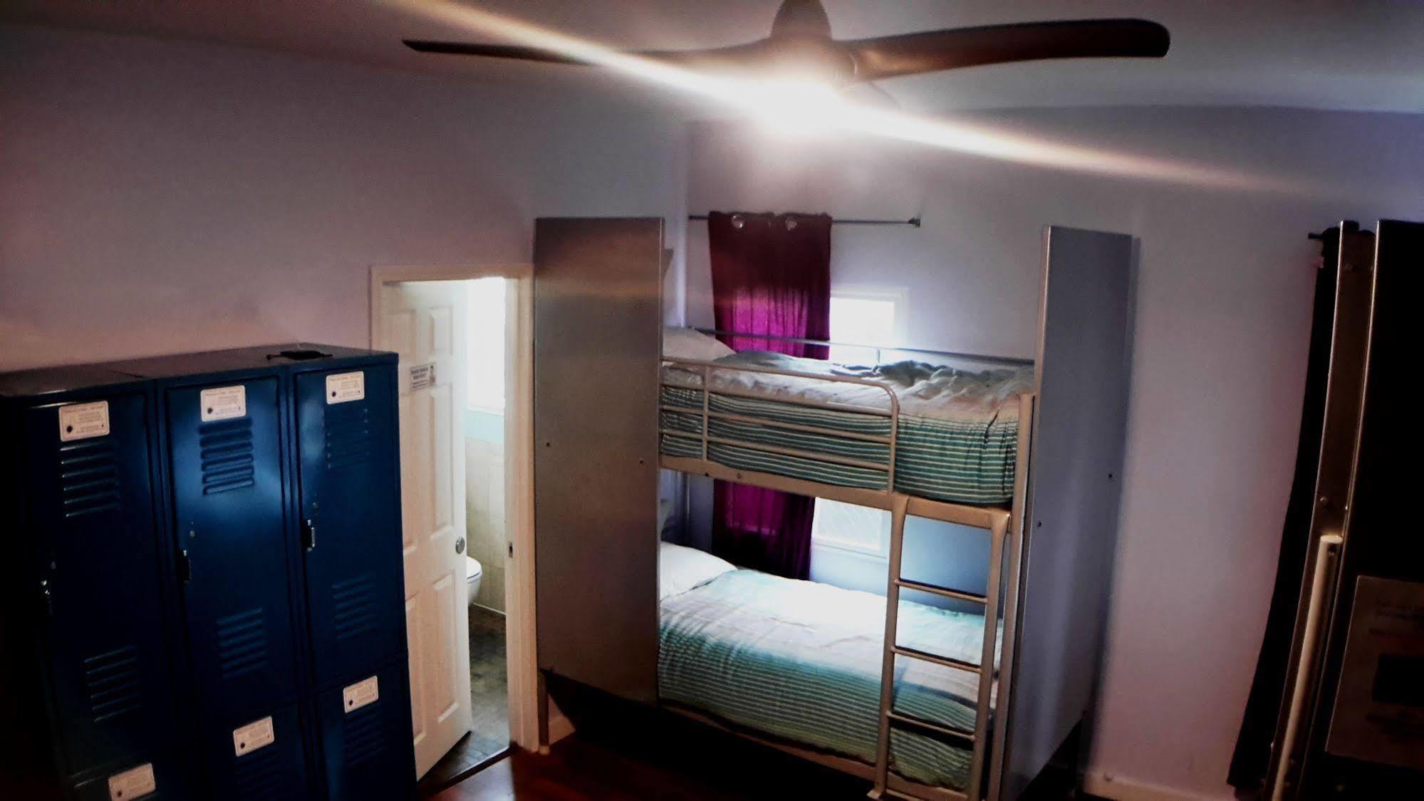 Hostal Hollywood *